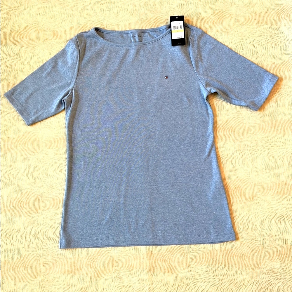 ⭐️⭐️ Tommy Hilfiger Short Sleeve Light Blue T-shirt “NWT” ⭐️⭐️